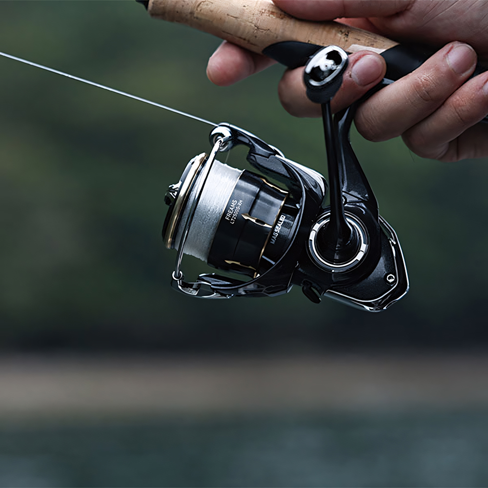 بكرة صيد دوارة DAIWA FREAMS 20 - مراجعة Surf Reel وسعره